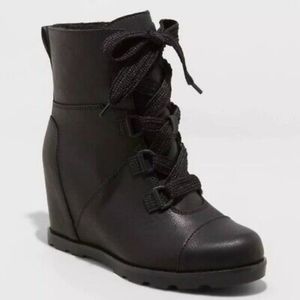 Universal Thread Hidden Wedge Booties